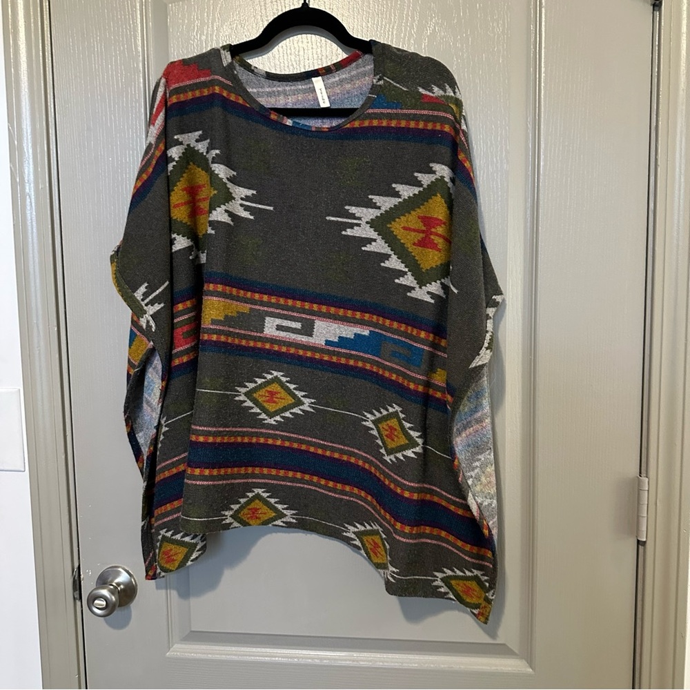 Aztec Tribal Patterned Gray Poncho Tyche One Size Y2K Casual Fall Winter